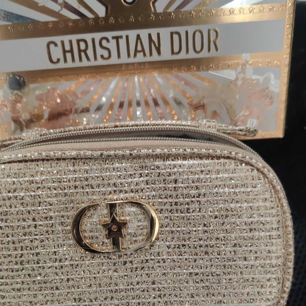 Shimmering Christin Doir Gold Clutch with Star Emblem - Picture 12 of 14